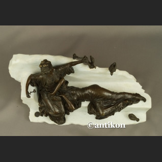 Kominkowa rzeźba dwie kobiety urocze ptaszki brąz i marmur 