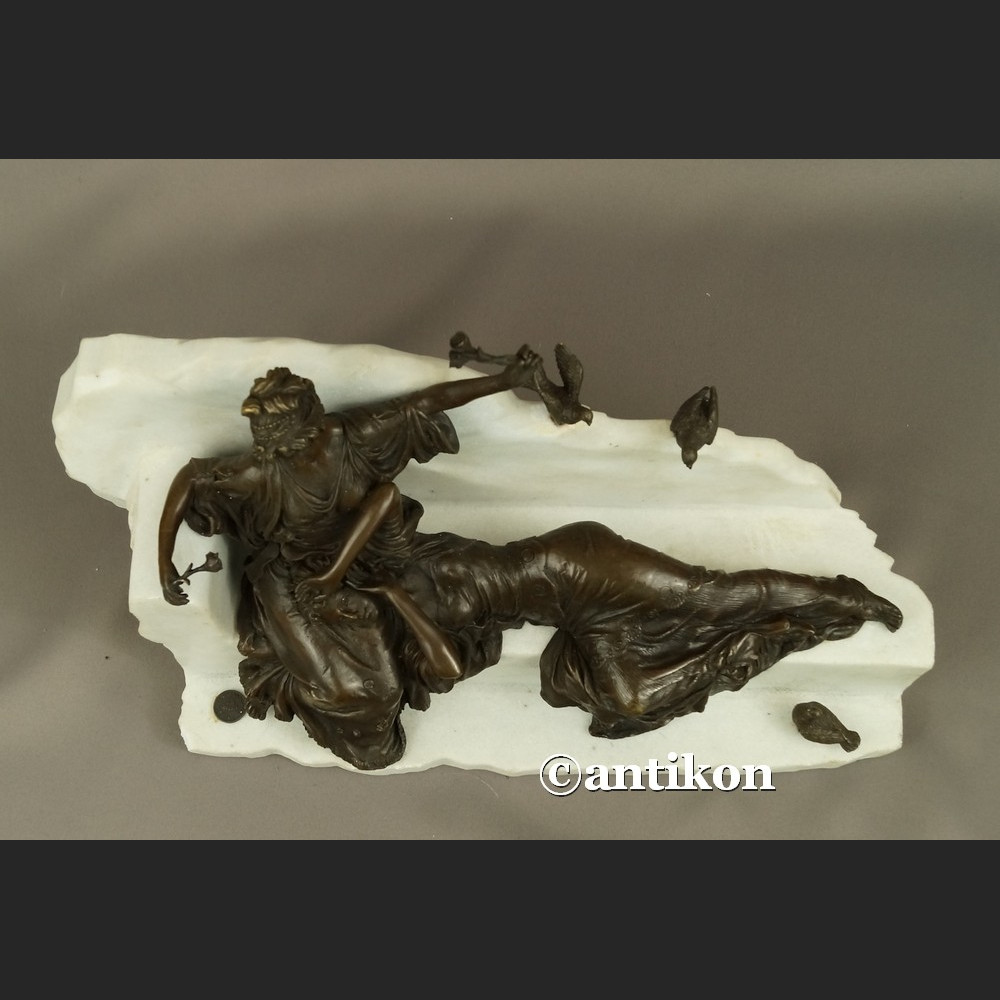 Kominkowa rzeźba dwie kobiety urocze ptaszki brąz i marmur 