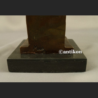 Figurka z brązu kościotrup myśliciel duży Figurka z brązu kościotrup myśliciel duży