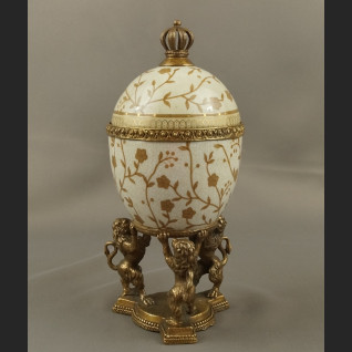 Jajo a'la Faberge piękna porcelanowa szkatuła z lwami Jajo a'la Faberge piękna porcelanowa szkatuła z lwami