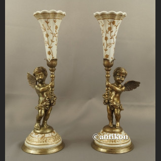 Świeczniki barokowe z amorkami porcelana z brązem  Świeczniki barokowe z amorkami porcelana z brązem