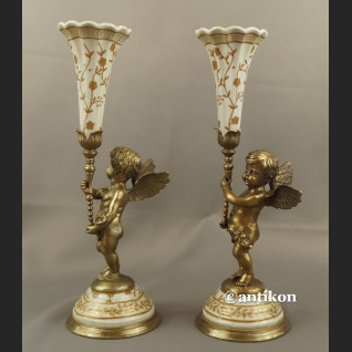 Świeczniki barokowe z amorkami porcelana z brązem  Świeczniki barokowe z amorkami porcelana z brązem