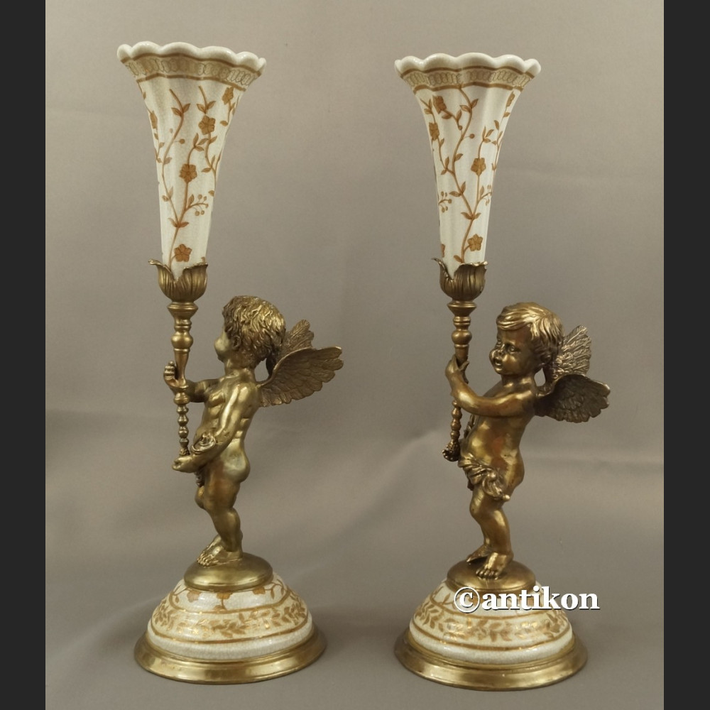 Świeczniki barokowe z amorkami porcelana z brązem  Świeczniki barokowe z amorkami porcelana z brązem