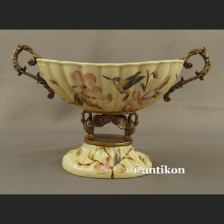 Patera porcelanowa z kolibrami w stylu japońskim Patera porcelanowa z kolibrami w stylu japońskim