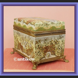Wspaniała porcelanowa szkatuła duża skrzynia okuta w brąz
