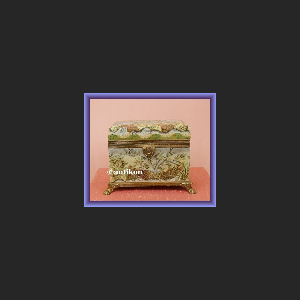 Wspaniała porcelanowa szkatuła duża skrzynia okuta w brąz