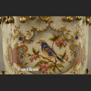 Bomboniera porcelanowa duża szkatuła okuta brązem