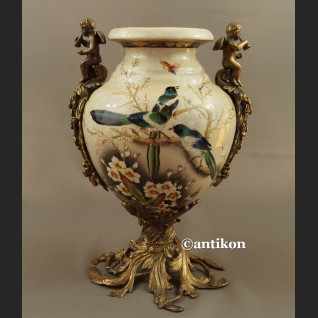 Wazon porcelanowy z ptakami jaskółki