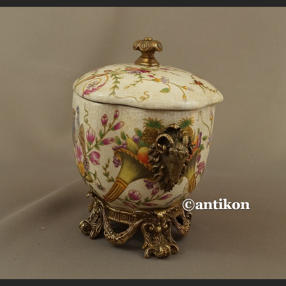 Bomboniera porcelanowa gołębie i róg obfitości na szczęście