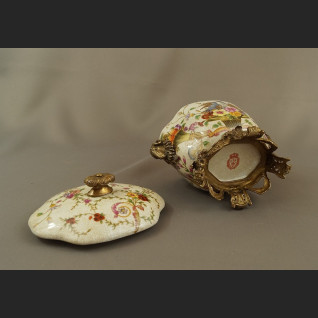 Bomboniera porcelanowa gołębie i róg obfitości na szczęście