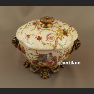 Bomboniera porcelanowa gołębie i róg obfitości na szczęście