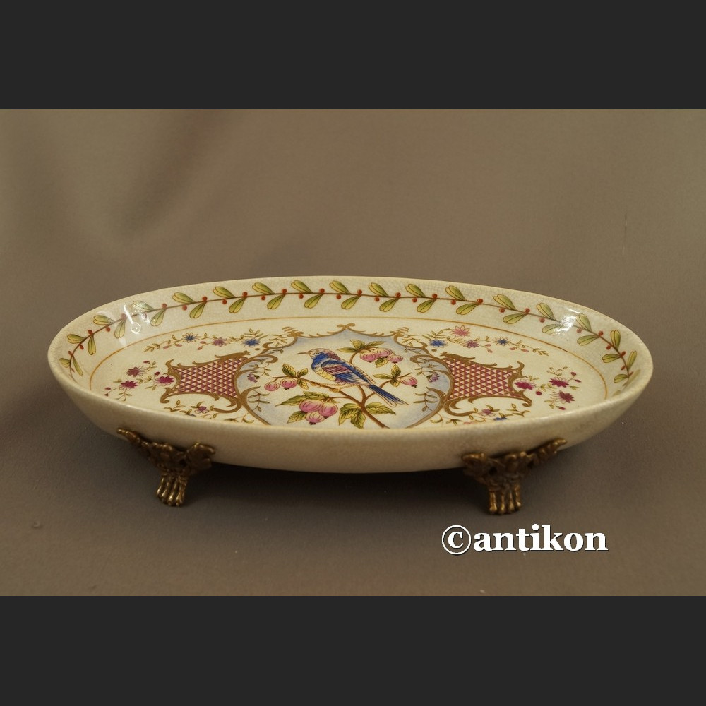 Paterka porcelanowa z uroczym ptaszkiem