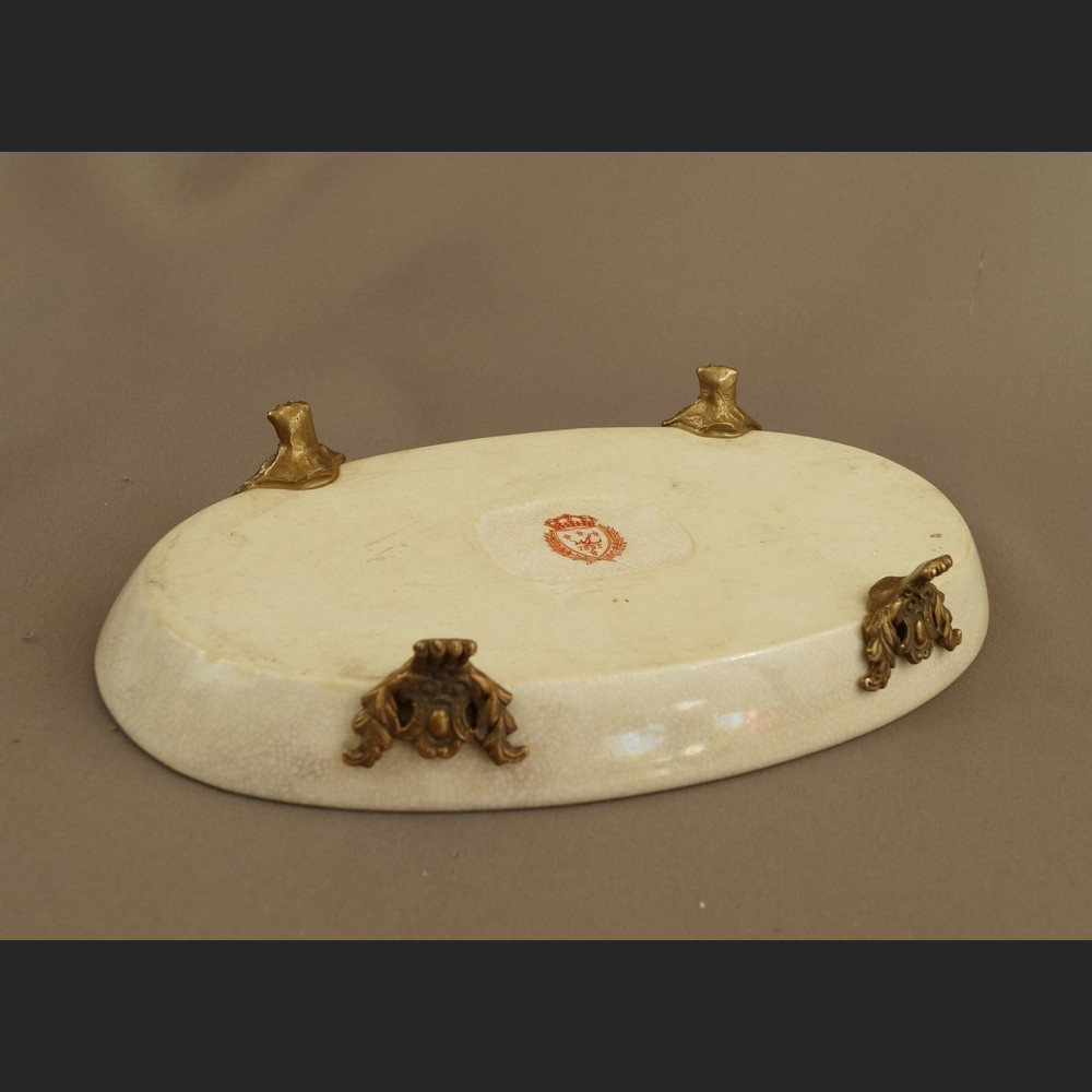 Paterka porcelanowa z uroczym ptaszkiem