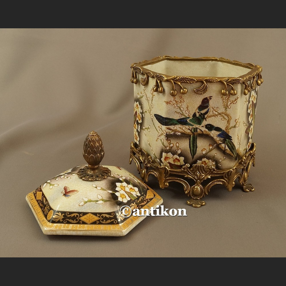 Szkatuła porcelanowa z jaskółkami wielka 