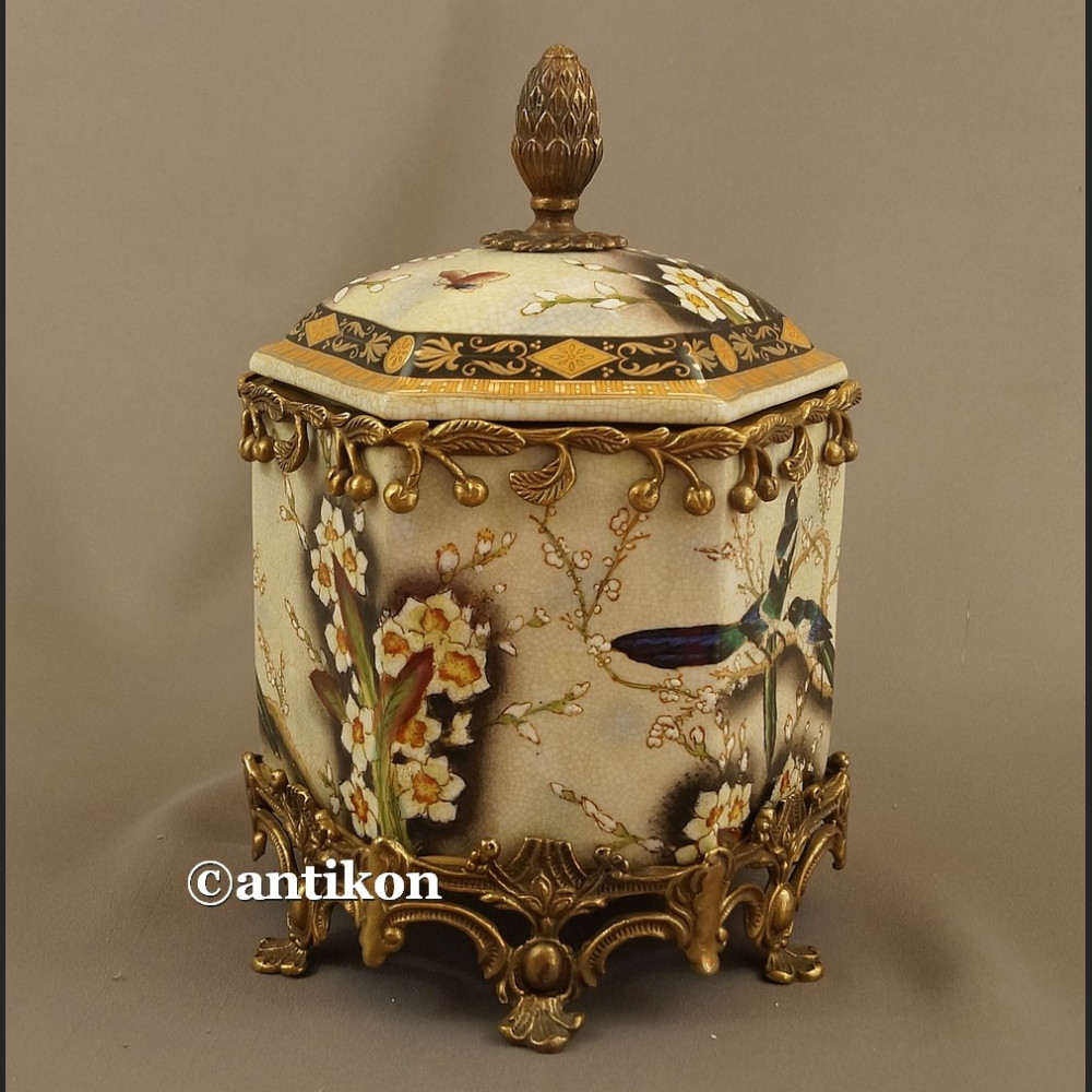 Szkatuła porcelanowa z jaskółkami wielka 