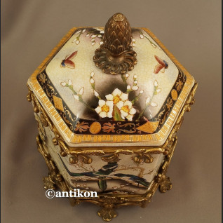 Szkatuła porcelanowa z jaskółkami wielka 