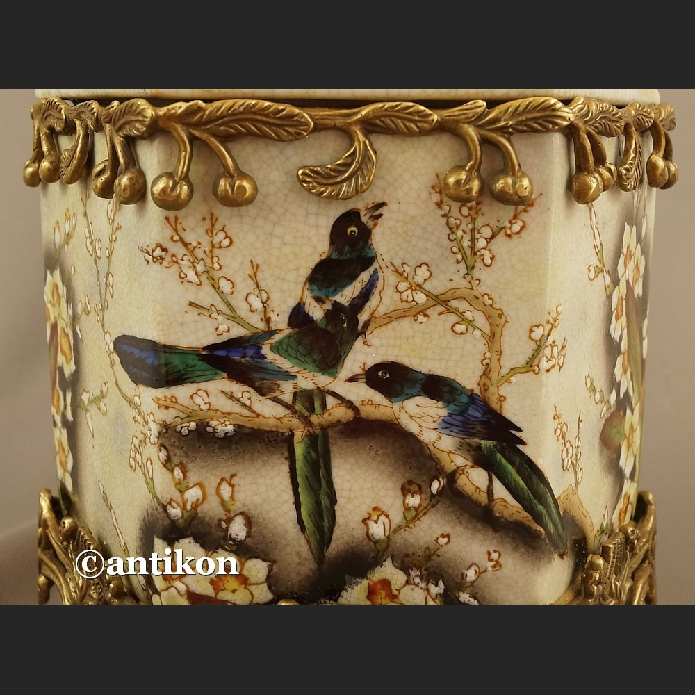 Szkatuła porcelanowa z jaskółkami wielka 