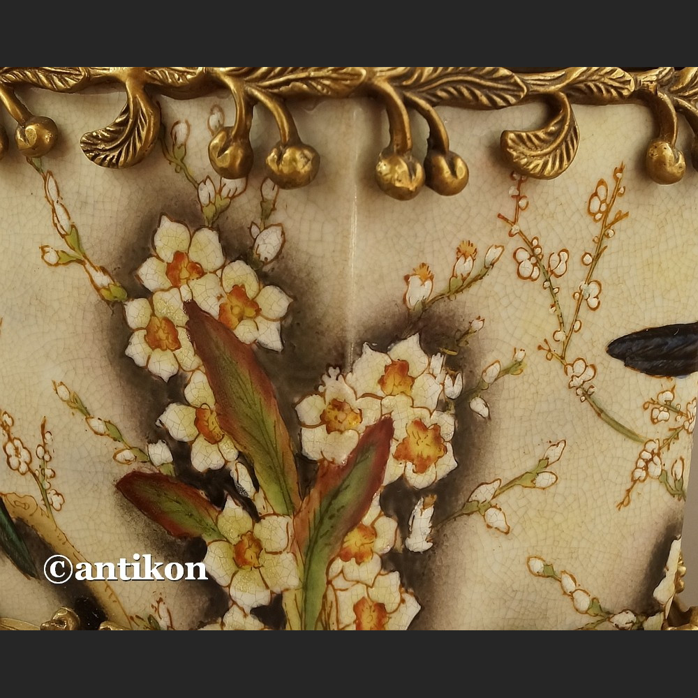 Szkatuła porcelanowa z jaskółkami wielka 