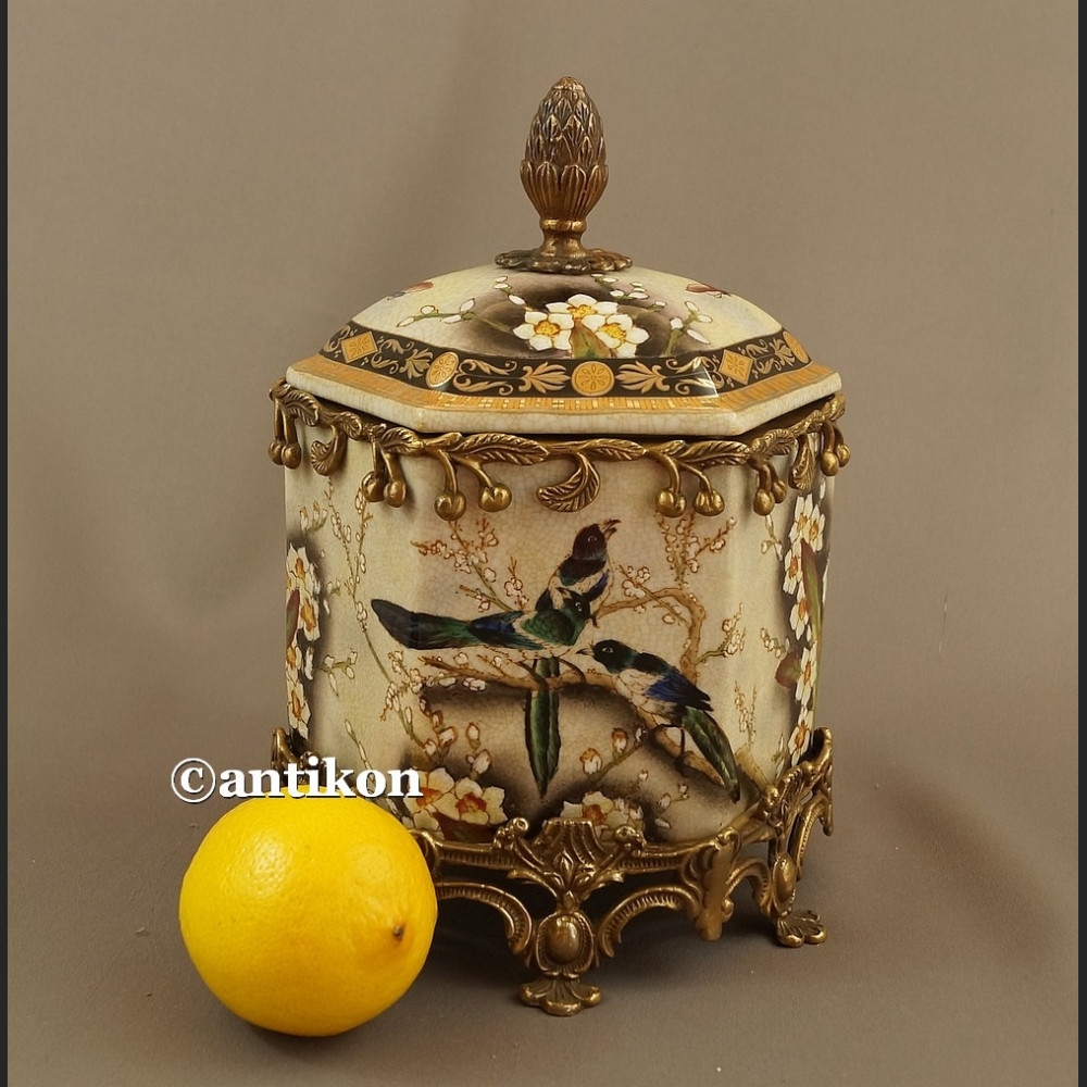 Szkatuła porcelanowa z jaskółkami wielka 