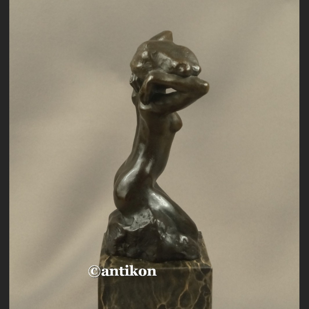 Rzeźba Rodin kobieta kąpiąca się  Francja  Rzeźba Rodin kobieta kąpiąca się  Francja