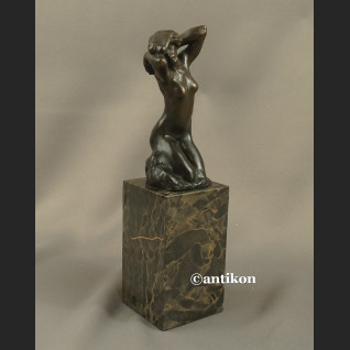 Rzeźba Rodin kobieta kąpiąca się  Francja  Rzeźba Rodin kobieta kąpiąca się  Francja