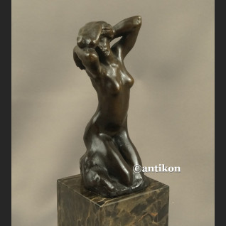 Rzeźba Rodin kobieta kąpiąca się  Francja  Rzeźba Rodin kobieta kąpiąca się  Francja