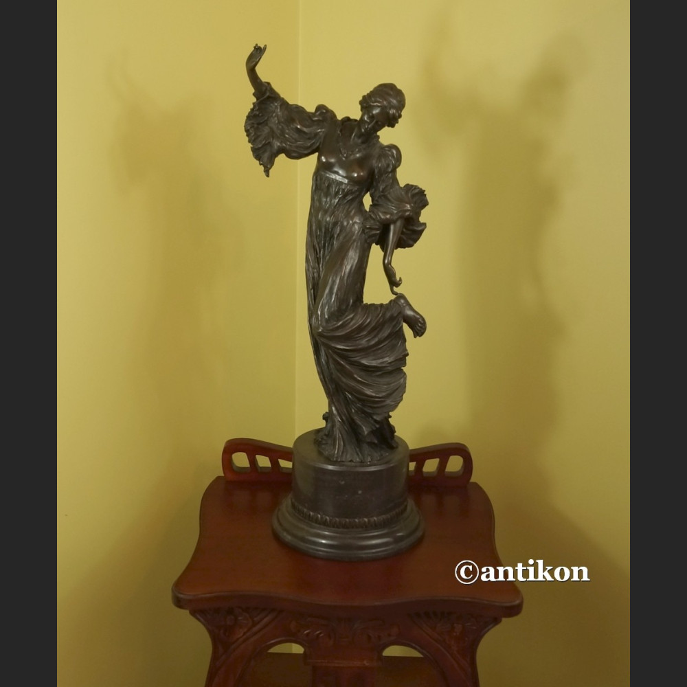 Kolumna drewniany postument  wysoki stolik pod rzeźbę lub lampę 