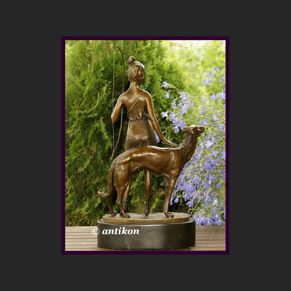 AMZONKA Z CHARTEM BRĄZ ART DECO SYGNOWANA RZEŹBA CUDO AMZONKA Z CHARTEM BRĄZ ART DECO SYGNOWANA RZEŹBA CUDO