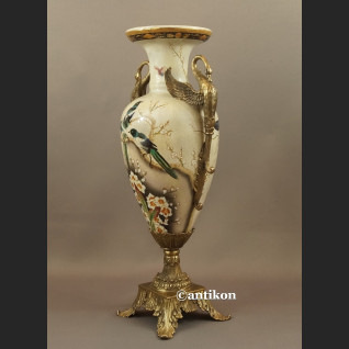 Wazon porcelanowy z jaskółkami