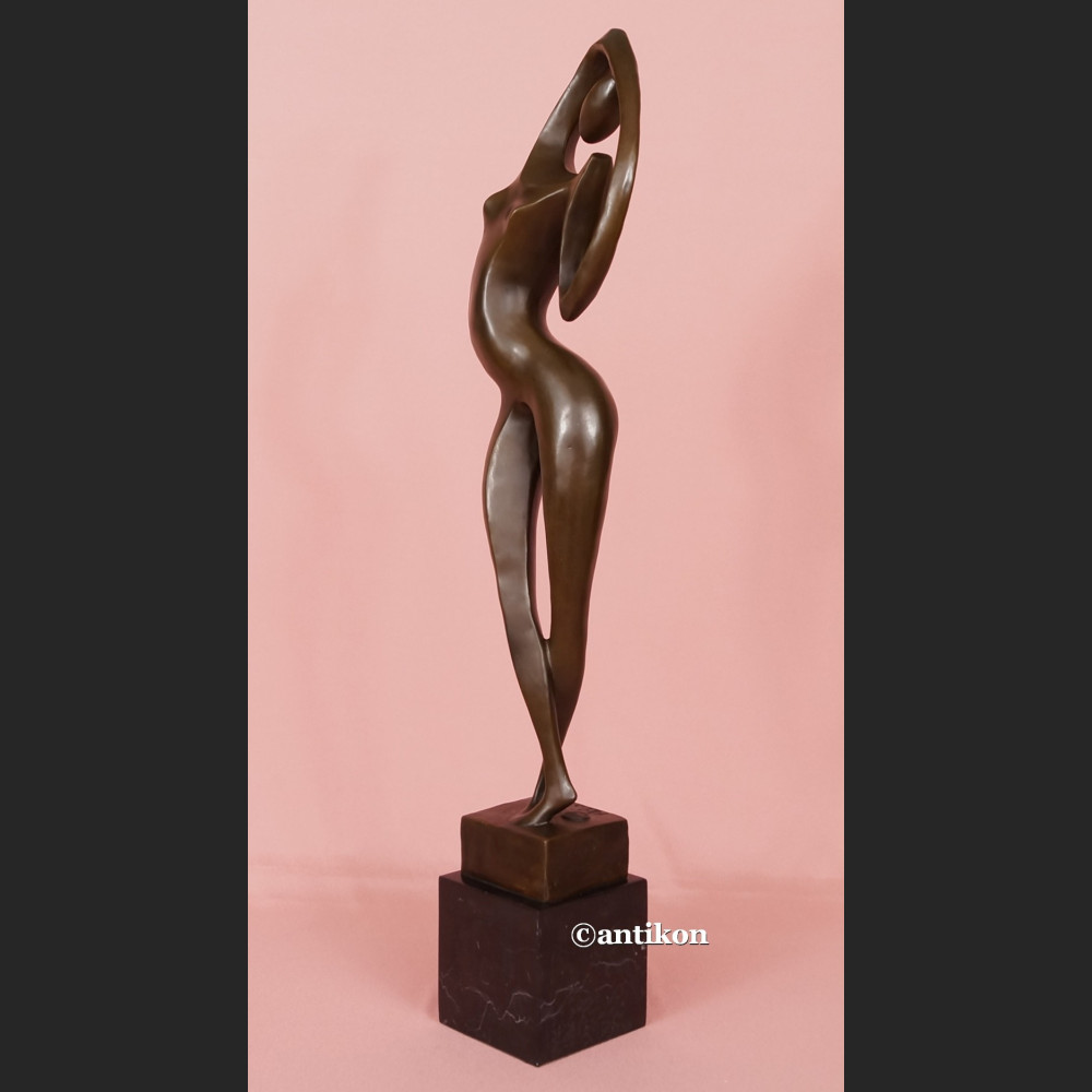Modernistyczna rzeźba z brązu modelka