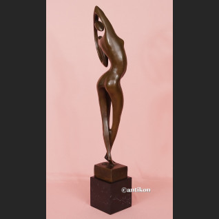 Modernistyczna rzeźba z brązu modelka