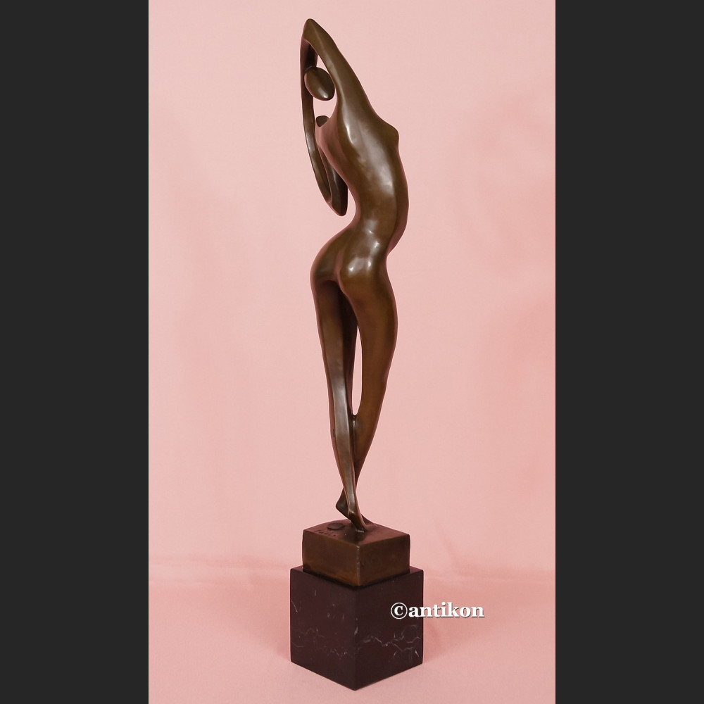 Modernistyczna rzeźba z brązu modelka