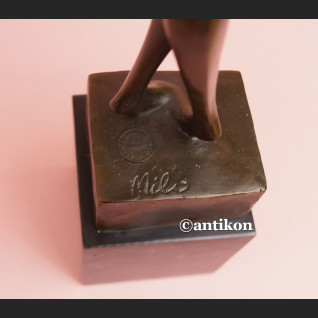 Modernistyczna rzeźba z brązu modelka