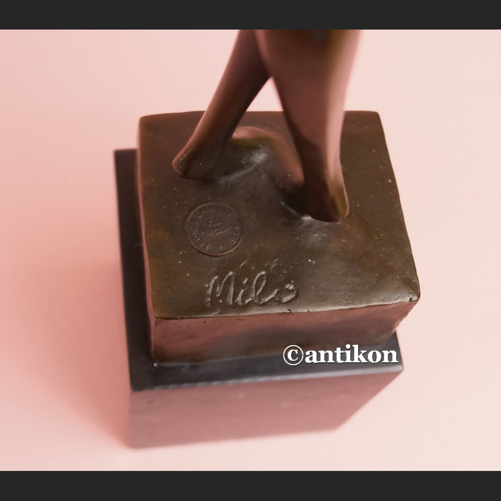 Modernistyczna rzeźba z brązu modelka