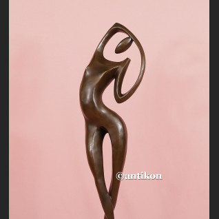 Modernistyczna rzeźba z brązu modelka