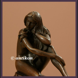 Piękna długowłosa dziewczyna klasyczny akt rzeźba z brązu Piękna długowłosa dziewczyna klasyczny akt rzeźba z brązu