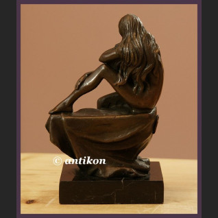 Piękna długowłosa dziewczyna klasyczny akt rzeźba z brązu Piękna długowłosa dziewczyna klasyczny akt rzeźba z brązu