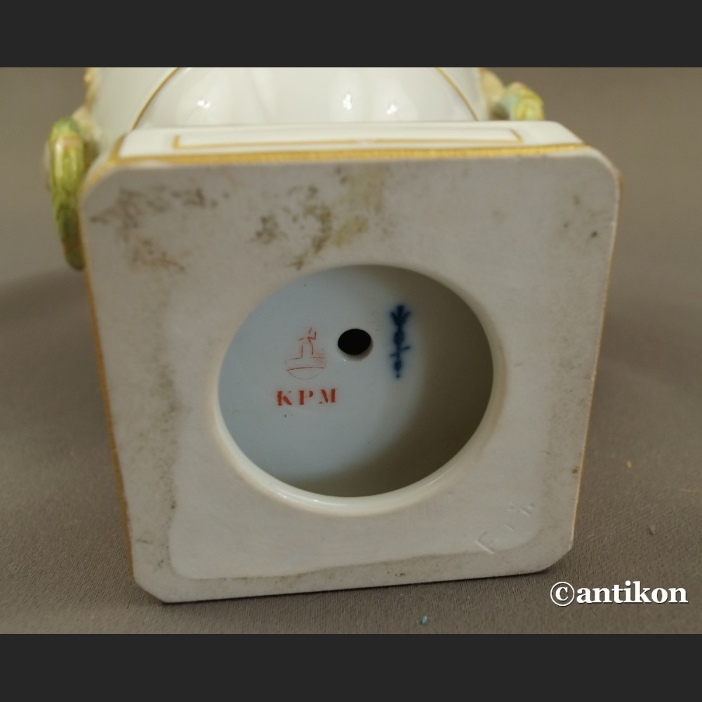 Stara amfora waza KPM Berlin z ok 1870 r Stara amfora waza KPM Berlin z ok 1870 r