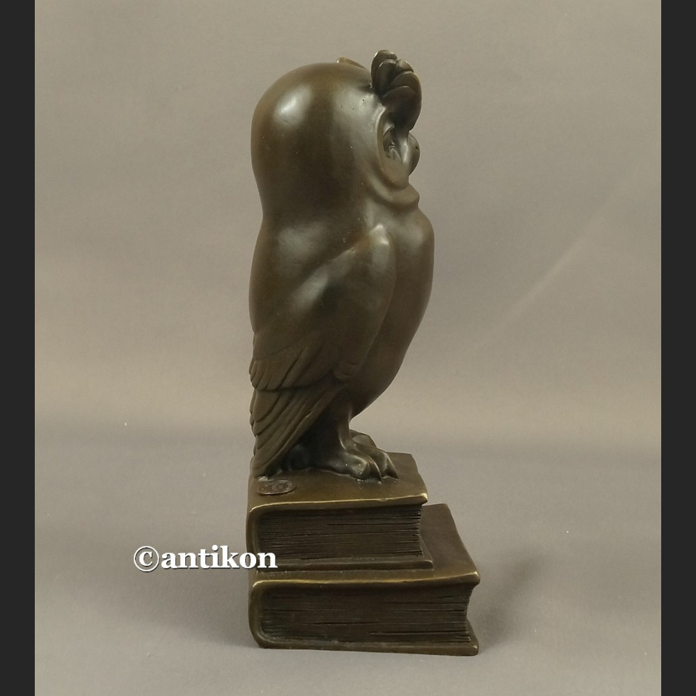 Sowa z brązu na książkach prezent dla naukowca 