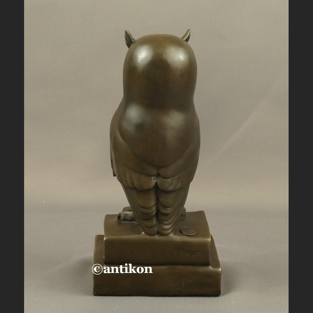 Sowa z brązu na książkach prezent dla naukowca 