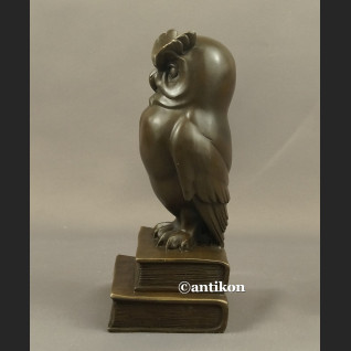 Sowa z brązu na książkach prezent dla naukowca 