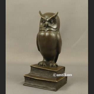 Sowa z brązu na książkach prezent dla naukowca 