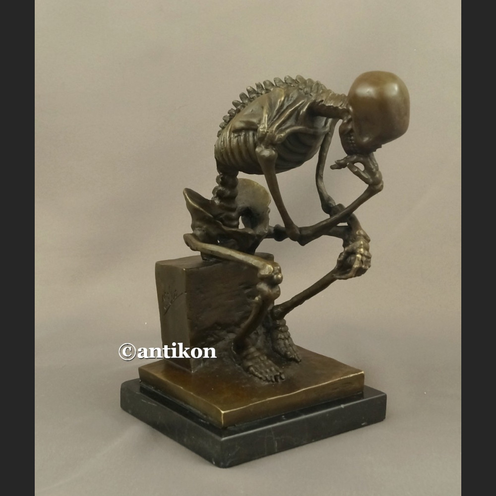 Figurka z brązu kościotrup duży myśliciel 