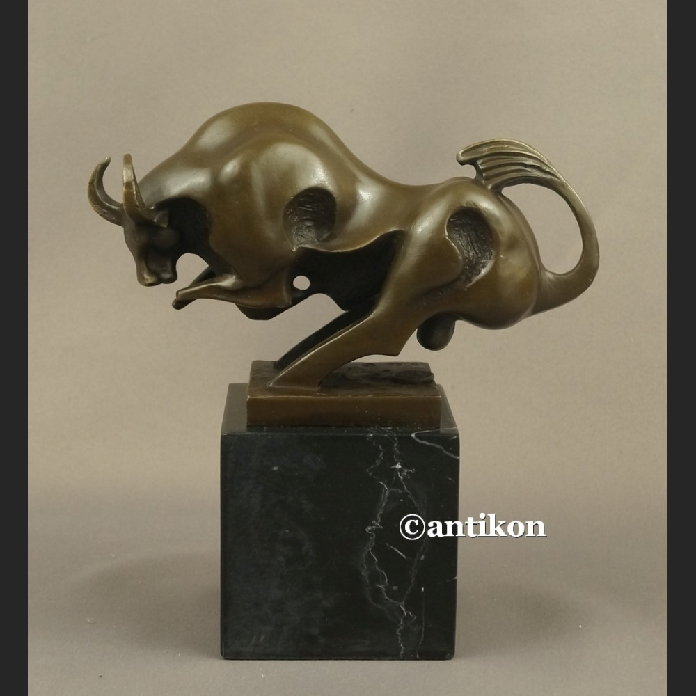 Byk rzeźba z brązu nowoczesna 