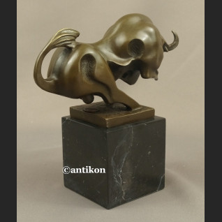 Byk rzeźba z brązu nowoczesna 