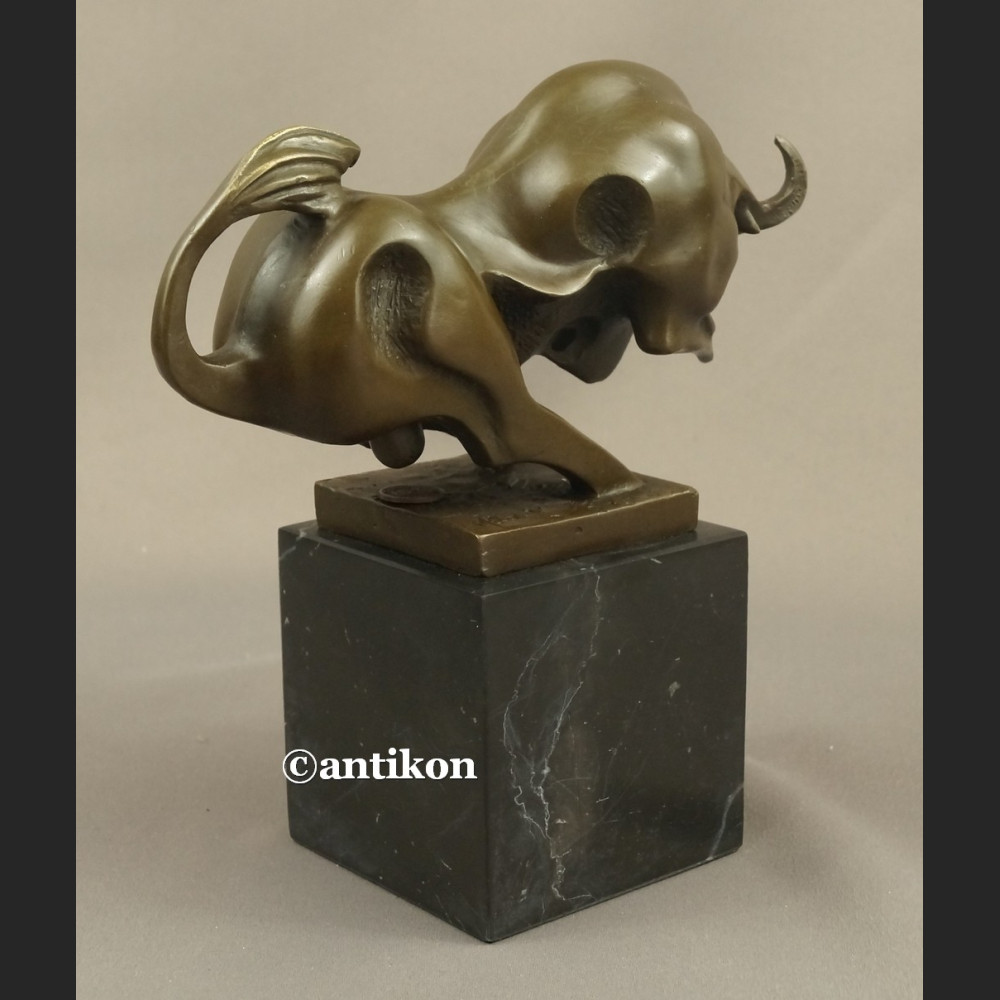 Byk rzeźba z brązu nowoczesna 