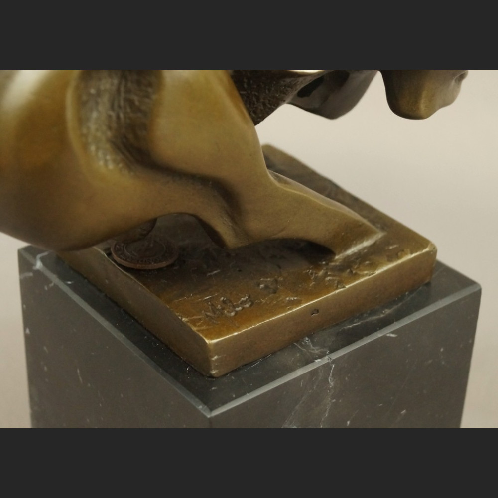 Byk rzeźba z brązu nowoczesna 