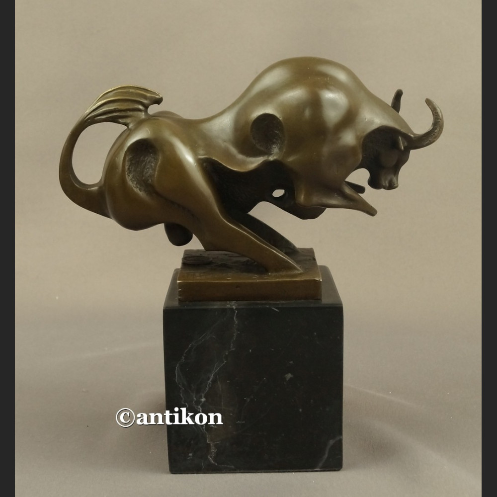 Byk rzeźba z brązu nowoczesna 