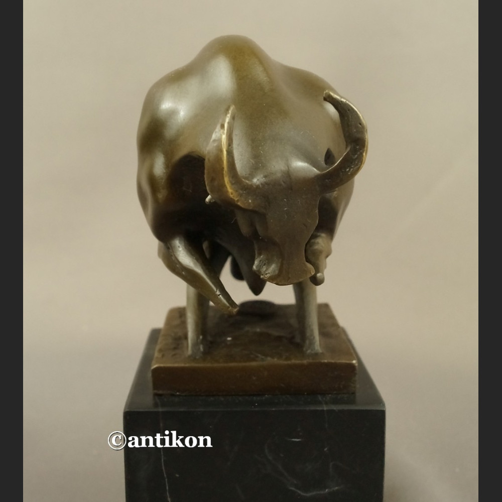 Byk rzeźba z brązu nowoczesna 