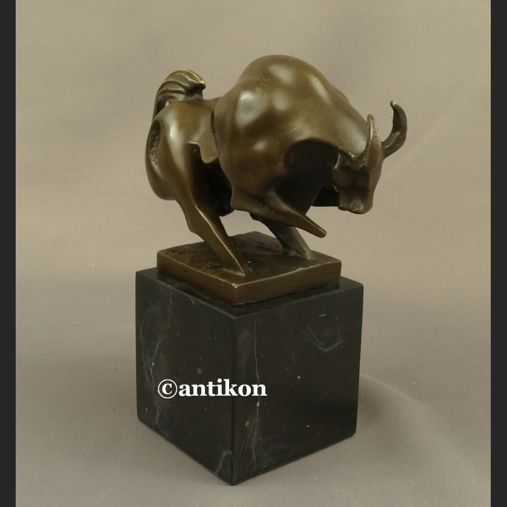 Byk rzeźba z brązu nowoczesna 
